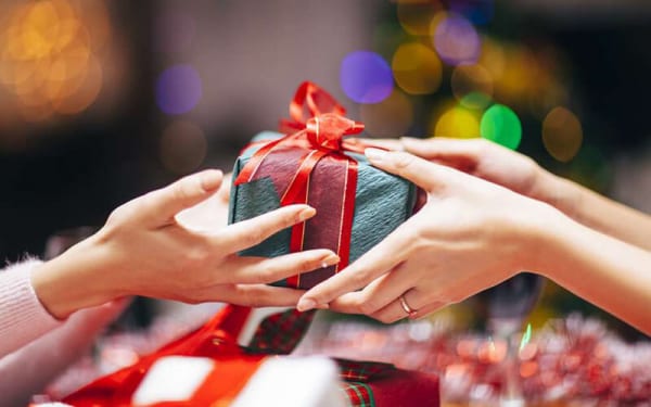 Cách chọn quà mừng tân gia ý nghĩa